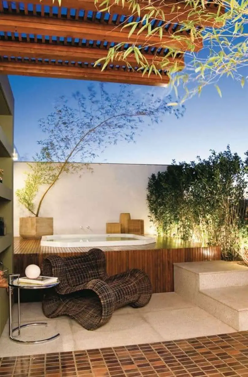 8 Sophisticated Outdoor Jacuzzi Designs For More Stunning Relaxing Time