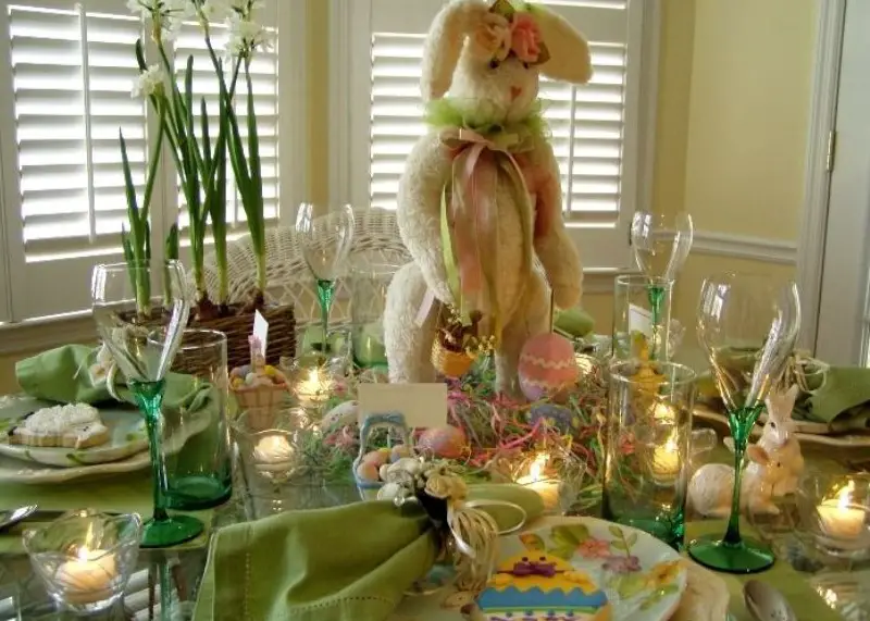 Green Table Décor For Easter With Large Bunny On Center