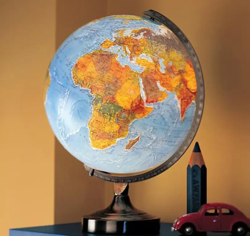 Illuminated Globe Table Lamp