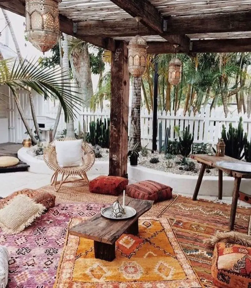 Moroccan Patio With Wood