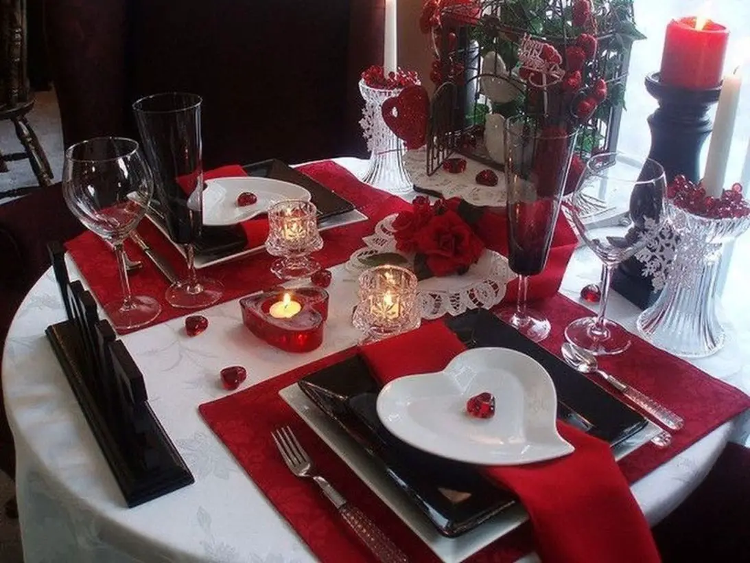 Украшение стола на романтический ужин