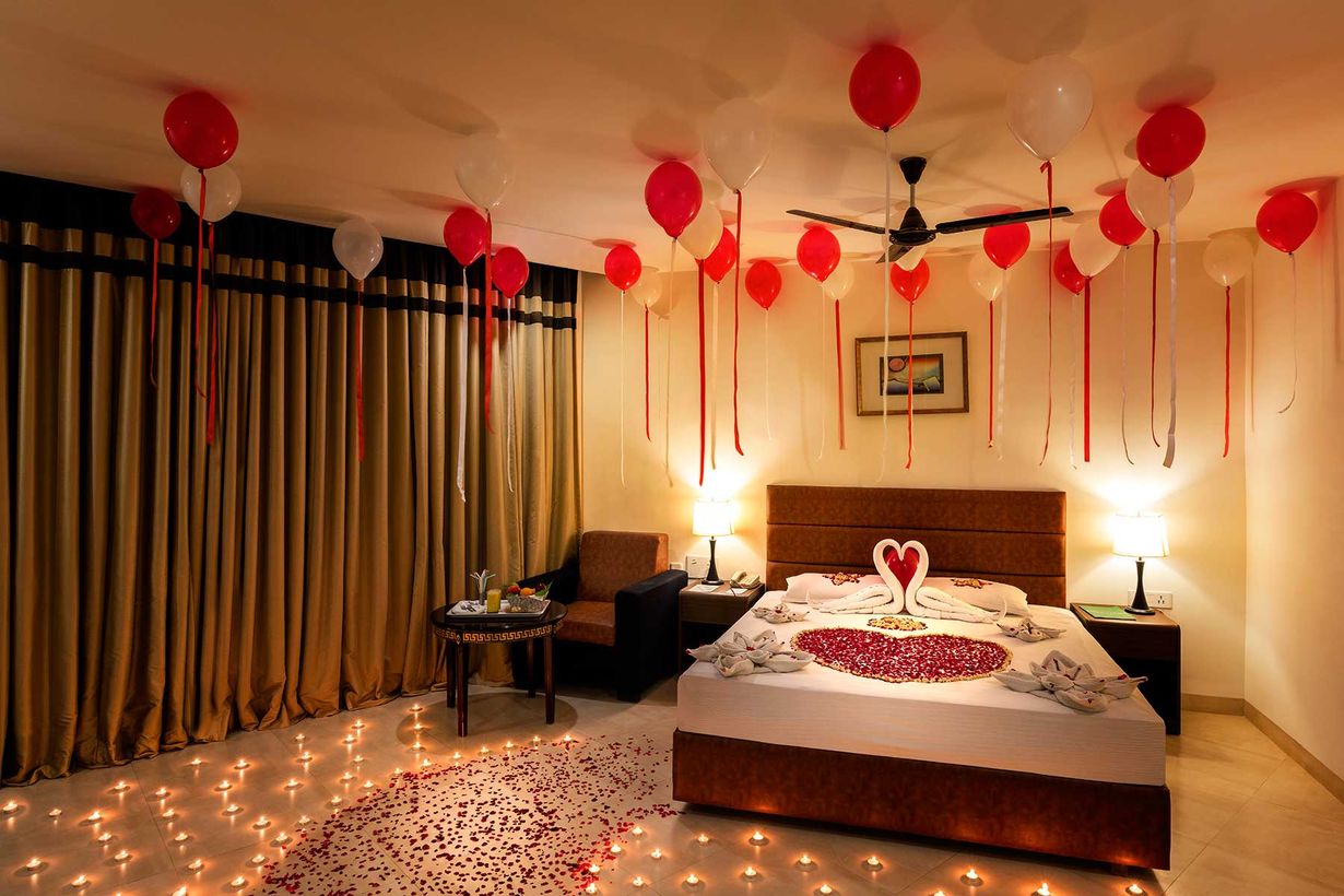 21 Ideas to Create Romantic Valentine Bedroom Decoration - Talkdecor