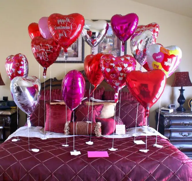 21 Ideas to Create Romantic Valentine Bedroom Decoration - Talkdecor
