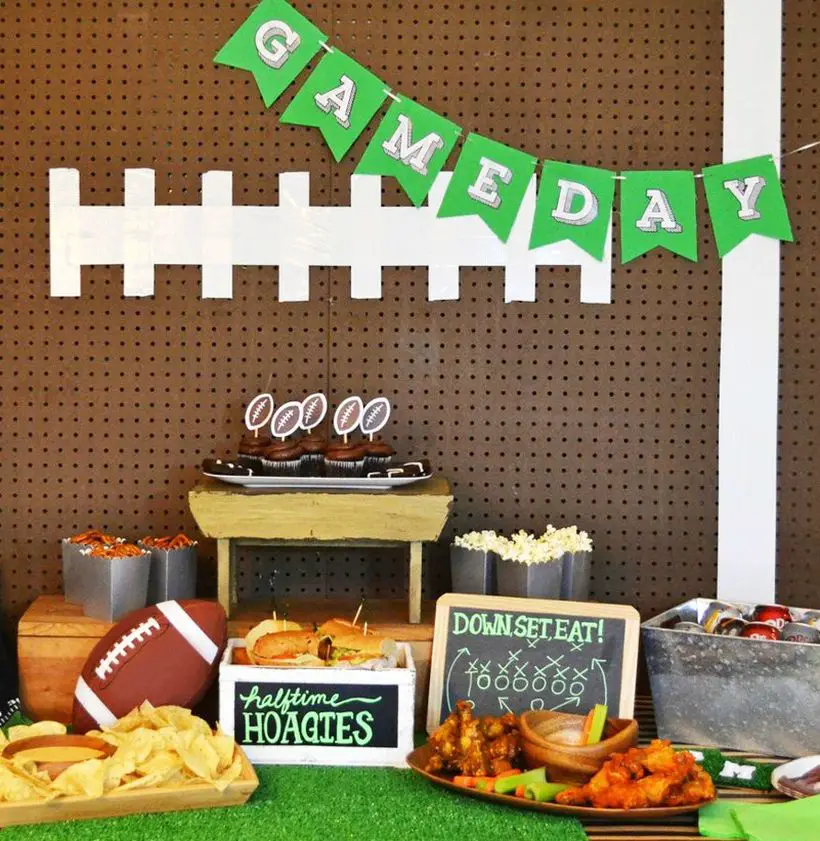 22 Festive Table Decoration for Your Super Bowl Party - Talkdecor