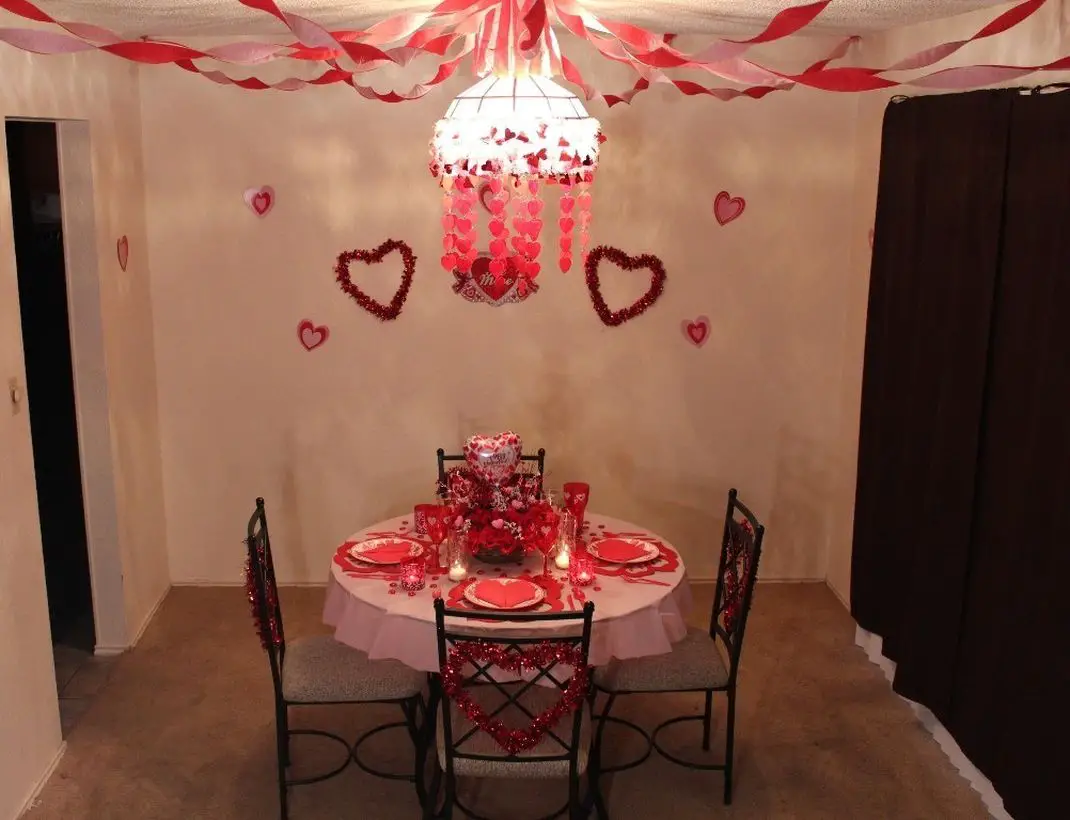 21 Most Romantic Valentine Dining Table Decoration Ideas - Talkdecor