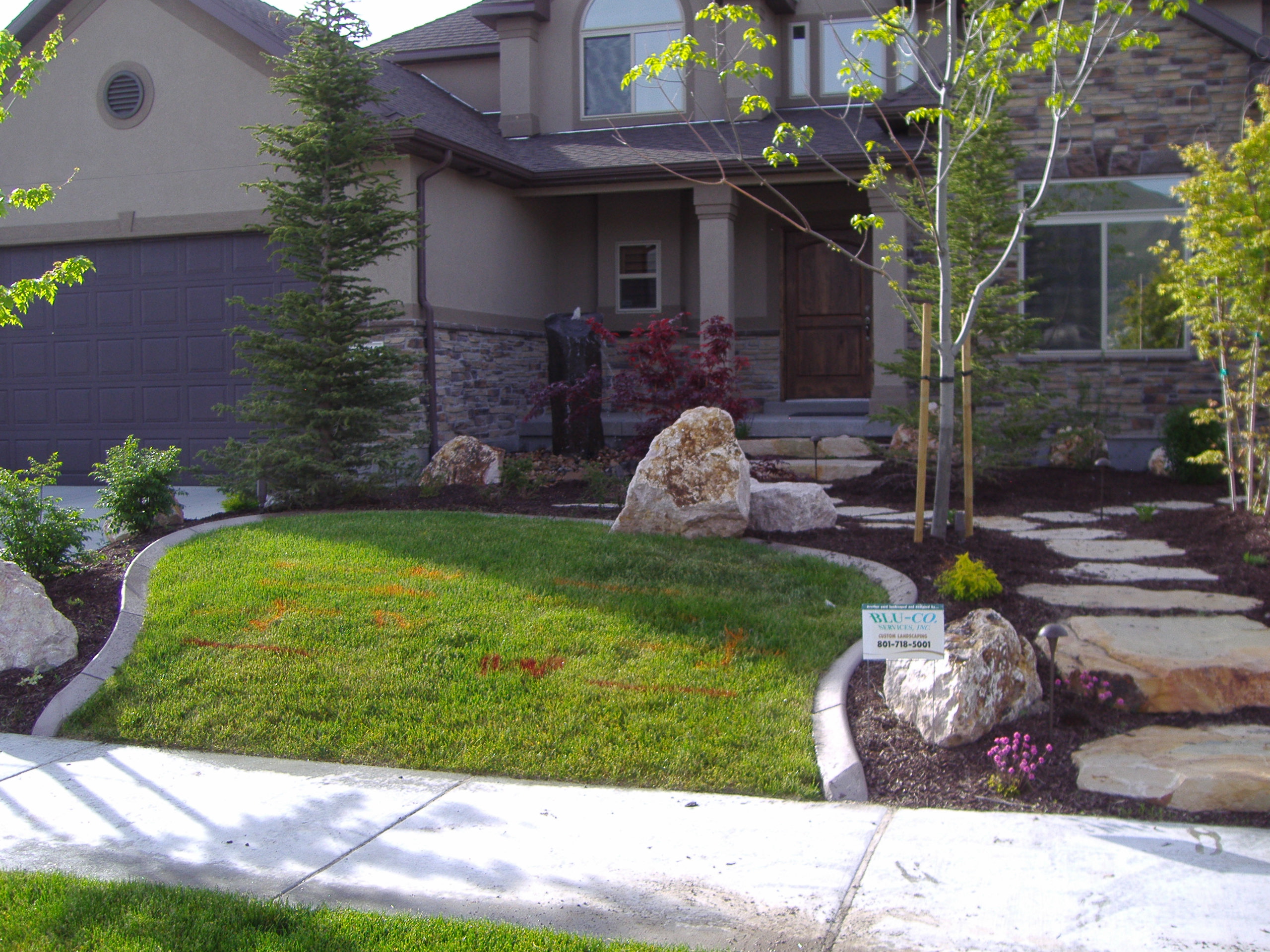 16 Tips in Creating a Garden Landscape for Small Front Yard - Talkdecor