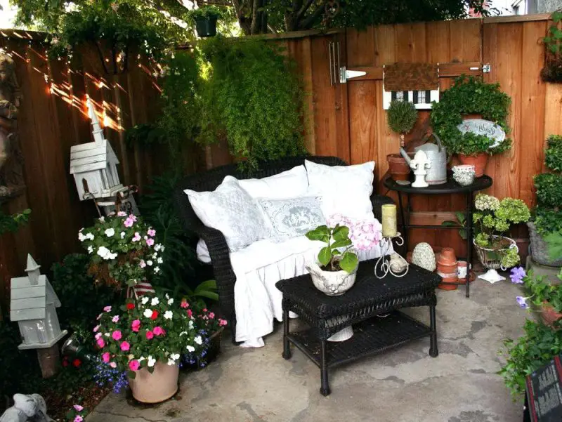 25 Small Outdoor Patio Ideas to Transform the Space ...