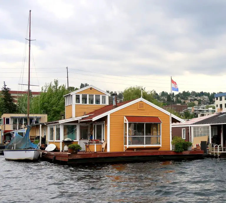 10 Floating House Inspiration for Your House - Talkdecor