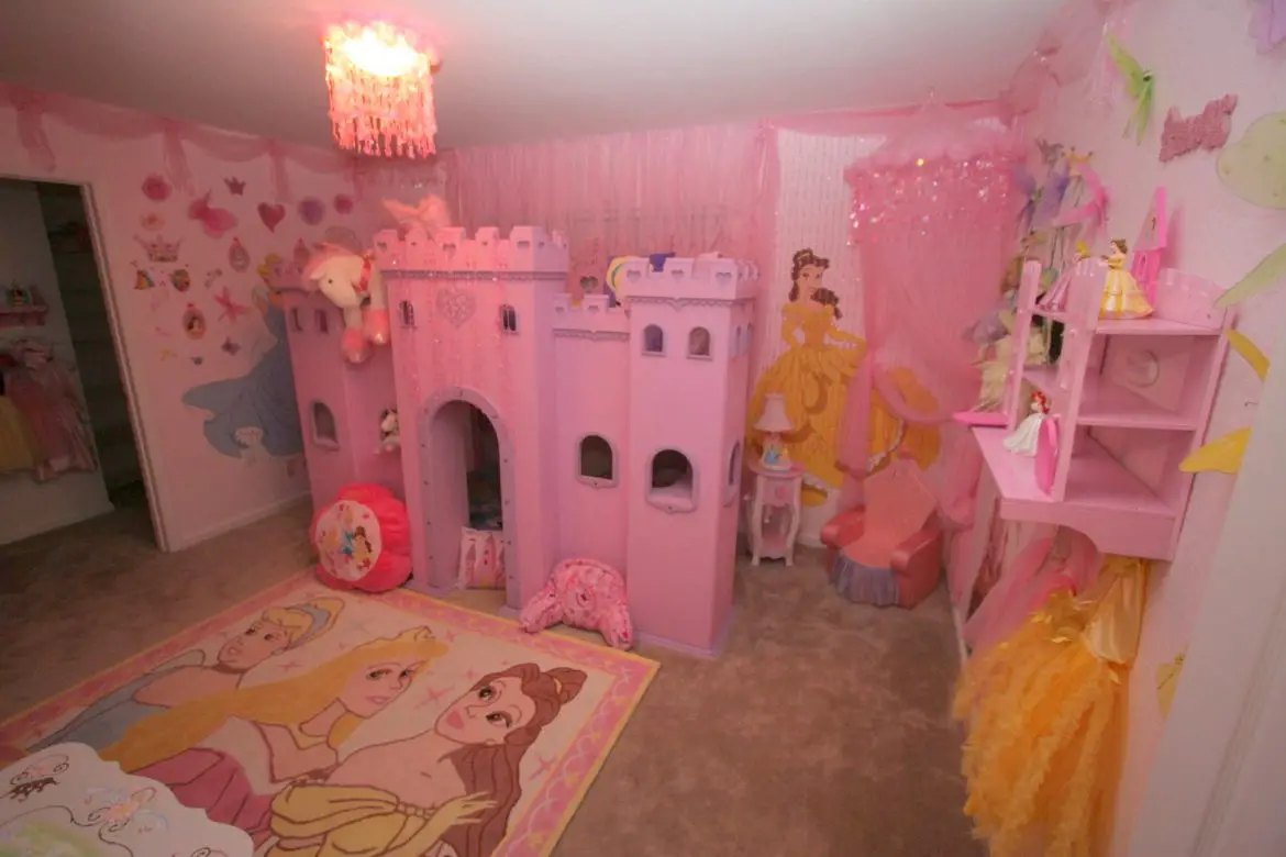 10 Attractive Girls Bedroom Ideas With Princess Themed Decorations   1 63 1170x780 