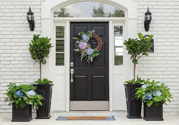 10 Porch Planter Ideas that Will Give your Exterior a Unique Look ...