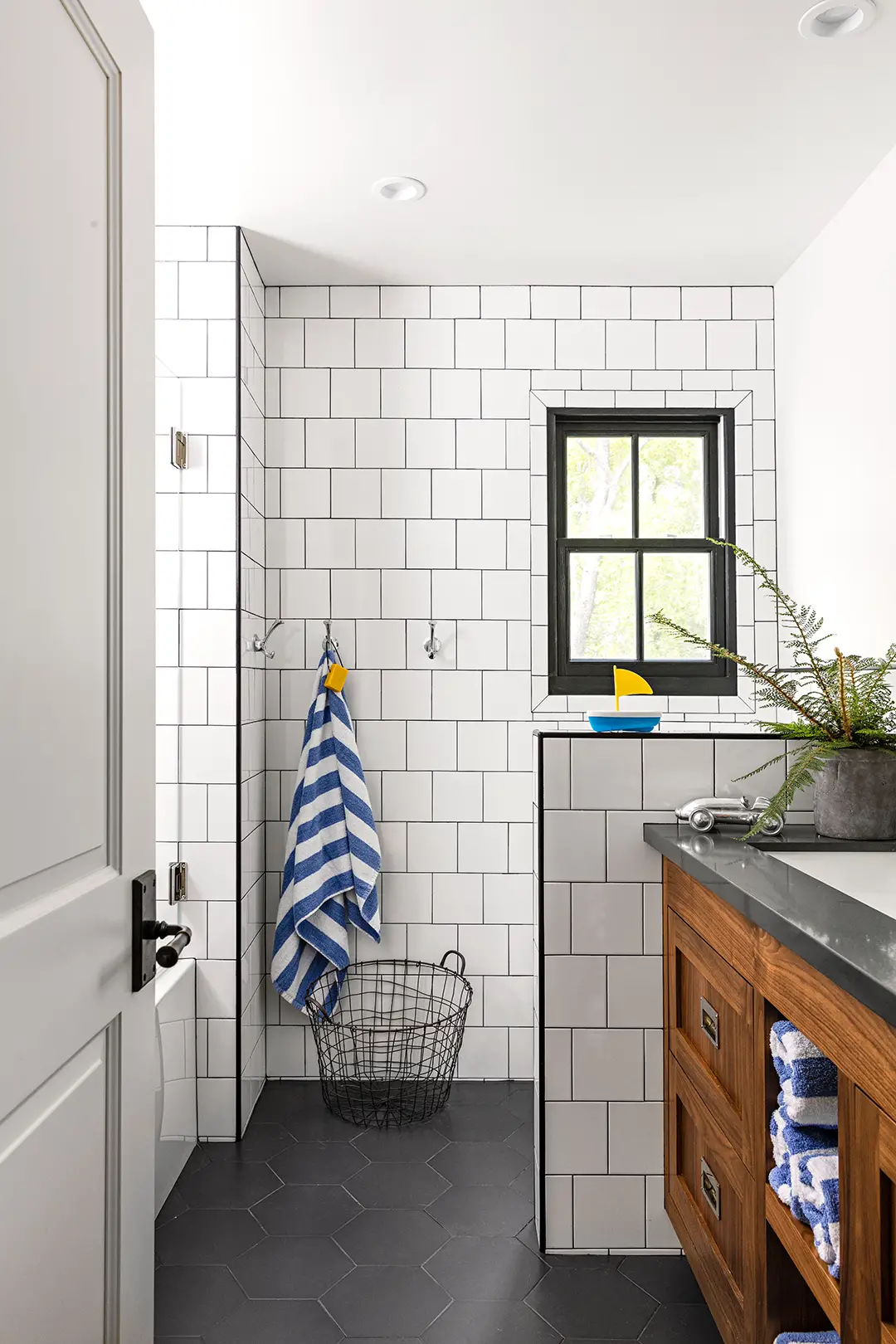 10 Fresh Subway Tiles Application for Your Bathroom