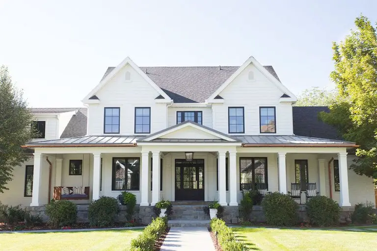 10 Beautiful Modern Farmhouse Exterior Design - Talkdecor