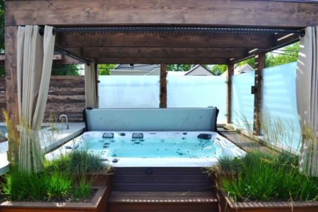 10 Proper Outdoor Jacuzzi For Your Chilling Time - Talkdecor