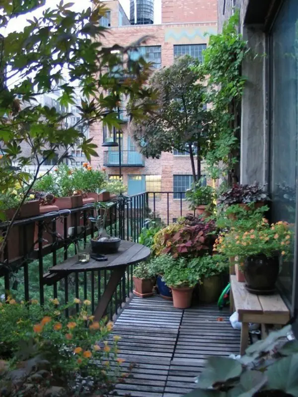 Having a Peaceful Balcony Atmosphere with these 10 Greenery Ideas