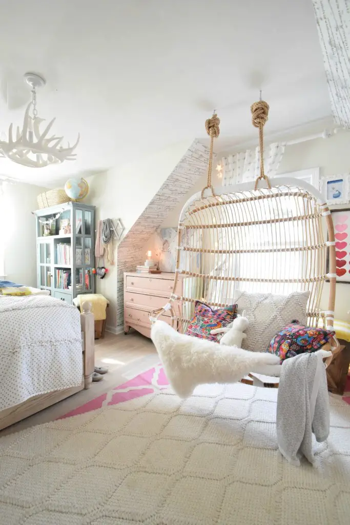 10 Stand Out Bedroom Furniture to Give You Comfort in Beauty Look
