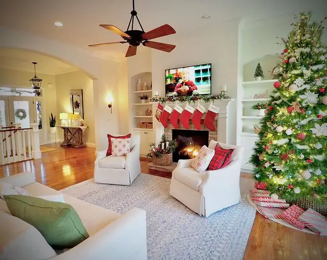 10 Ideas to Add Red Accent for Your Christmas Home - Talkdecor