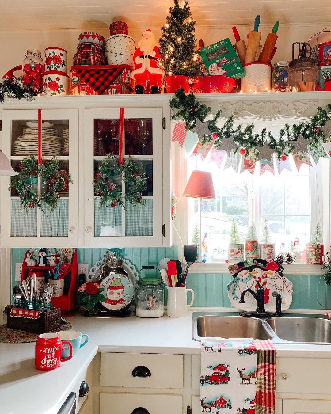 How to Give Your Kitchen Some Christmas Touches - Talkdecor