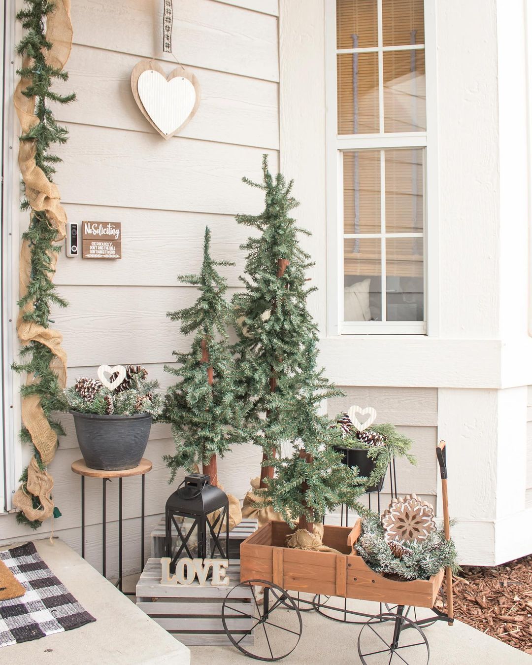 20 Stand Out Porch Decoration Ideas this Winter - Talkdecor