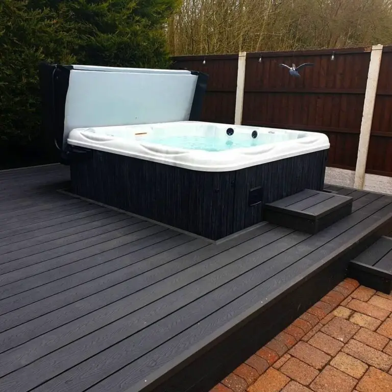 20 Decent Outdoor Winter Hot Tub Design Ideas - Talkdecor