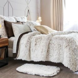 20 Beautiful Winter Bedrooms with Faux Fur for Your Reference - Talkdecor